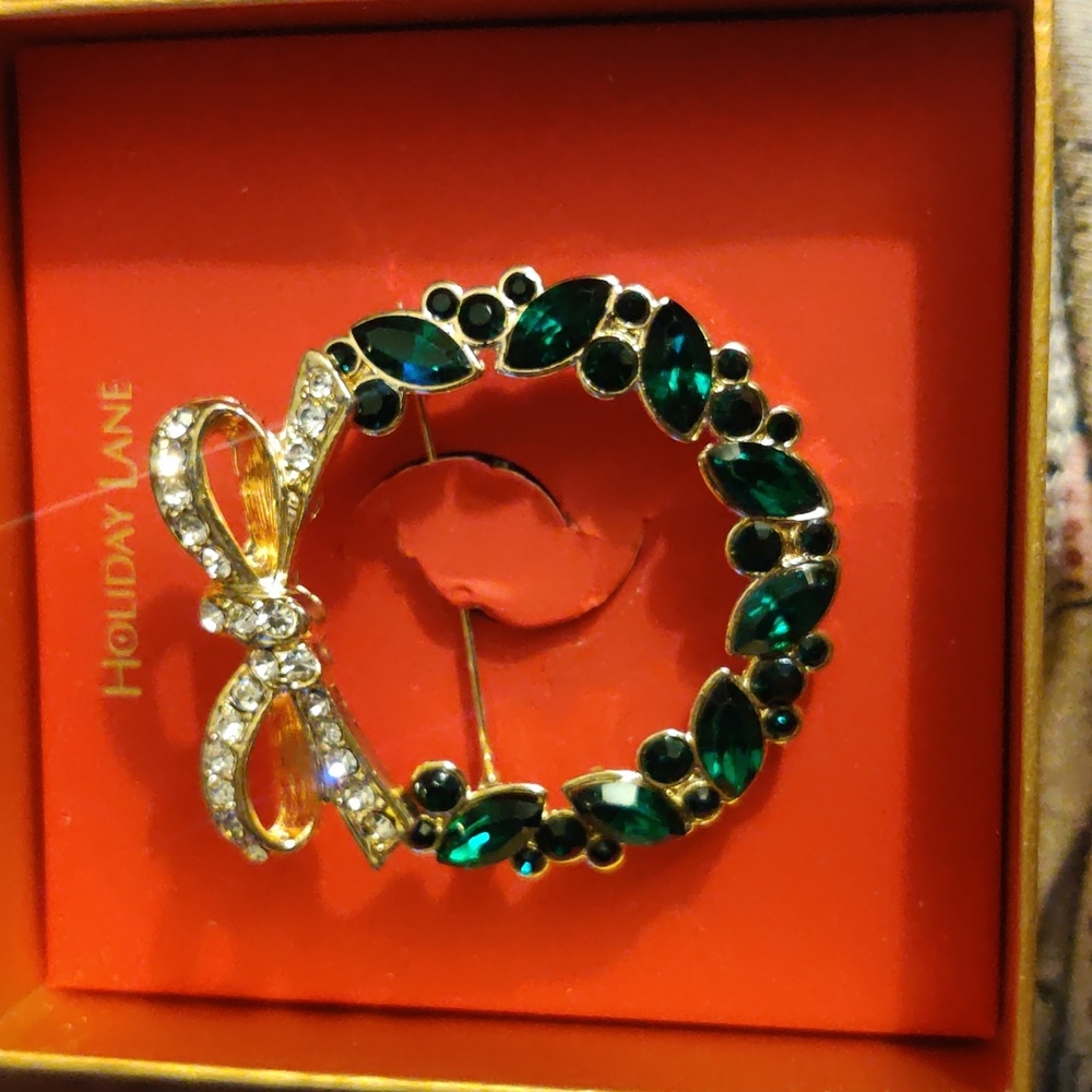 Macy's Gold and Green Crystal Bow Wreath Brooch NIB